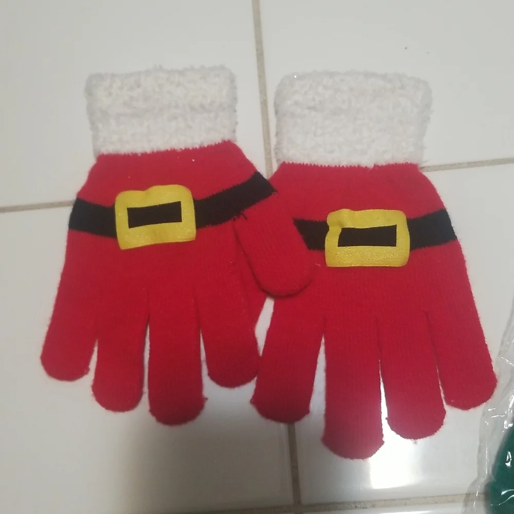 2 pairs of kids Christmas gloves